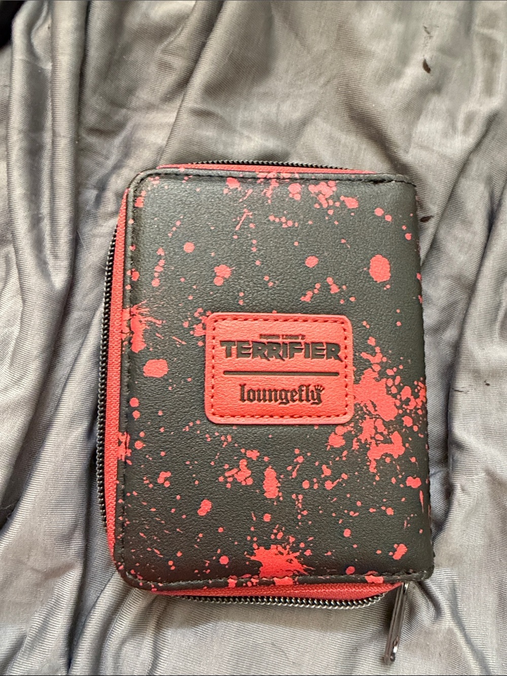 Loungefly Terrifier Art the Clown Zip Wallet - Black & Red - Picture 2 of 3